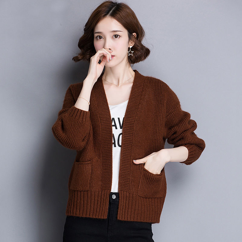 70后女人尽量少穿风衣!入秋流行简约名媛小衫，有气质又上档次