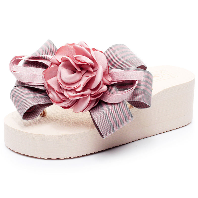 今年流行的凉鞋一款比一款舒适洋气，时尚更显女人味