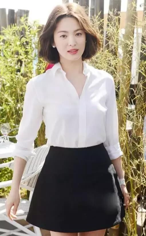 宋慧乔真是了不起，穿得像马赛克似的，却还是倾国倾城!