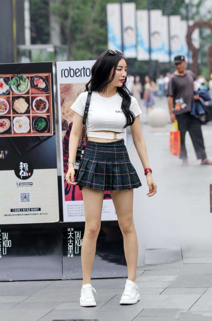 街拍:数不尽的美, 尽态极妍, 飘飘亮亮的性感美女 时尚靓丽!