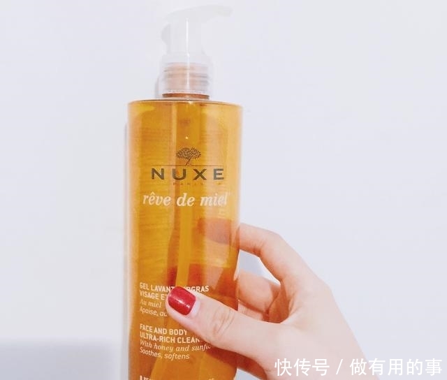 「轻松」控油补水洗面奶推荐：轻松深层清洁, 用完后皮肤立马变得水润饱满
