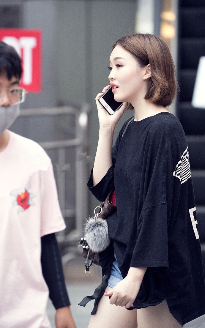 重庆街拍,美美的裙子让你绽放光彩,潮流达人的最爱!