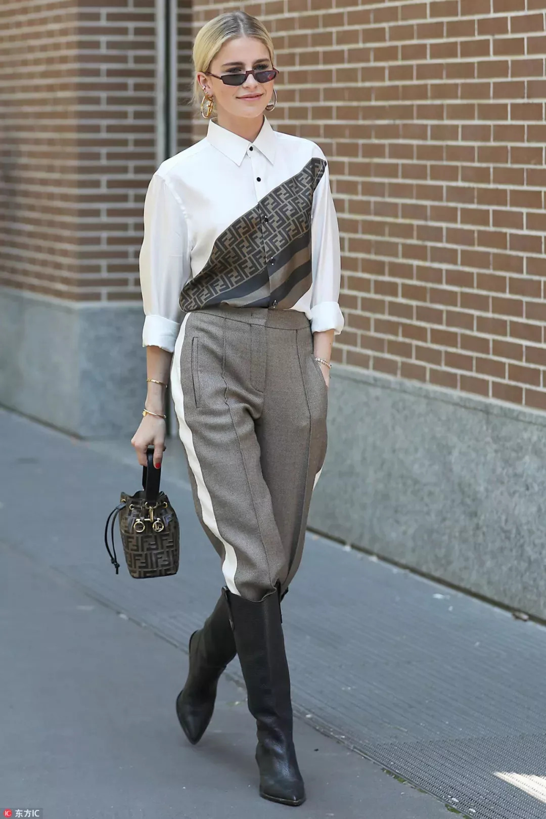 开学了，今年流行的校服裤又更新了！谁穿谁好看！