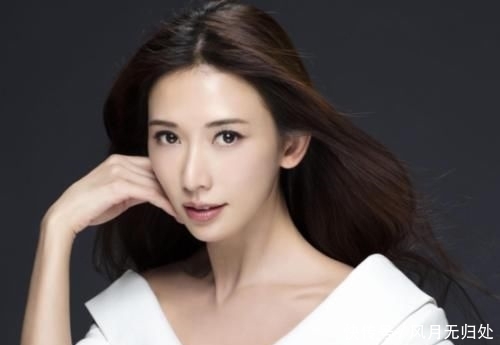 「碎花」林志玲婚后风格大变,短发加上碎花裙野餐,不说还以为是日本女人