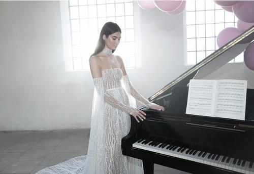 以色列美女时尚摄影大片，欧美超模演绎惊艳奢华婚纱礼服令人惊艳