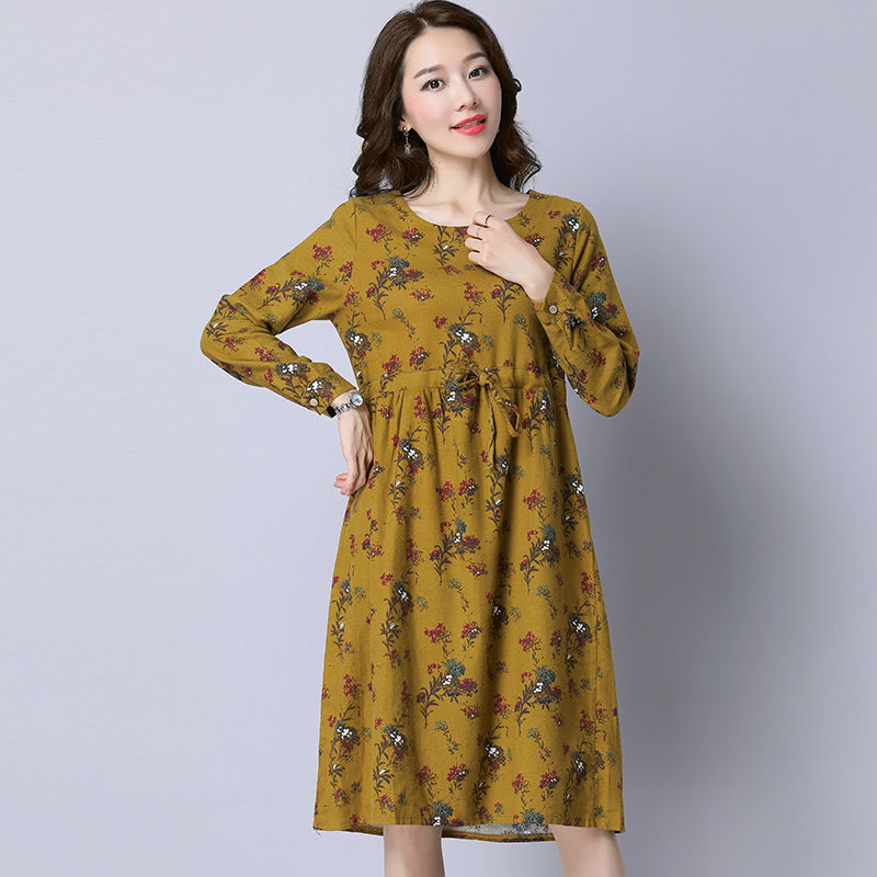 别再穿大妈装了?奔5女人推荐这种碎花裙，修身又显白，越穿越美