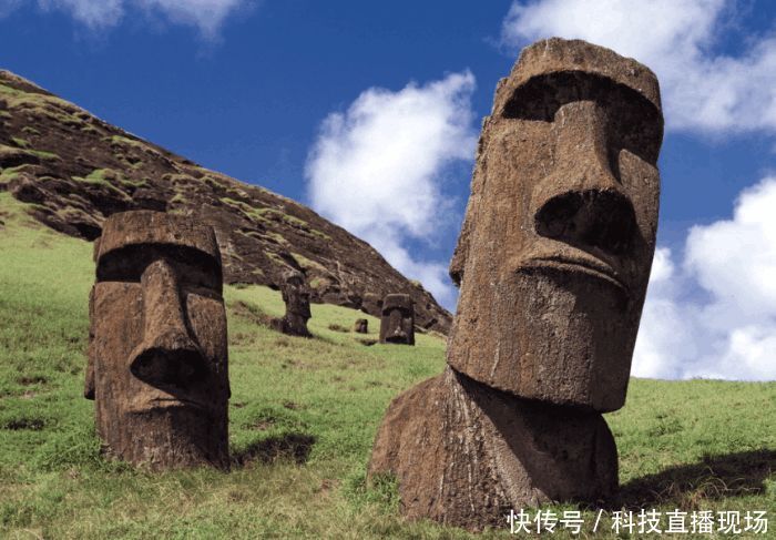 埃及巨石像 t01f132350556337c1f.jpg