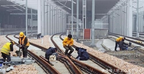 为什么新铺设的高铁轨道会生锈，难道是质量问题？答案出人意料