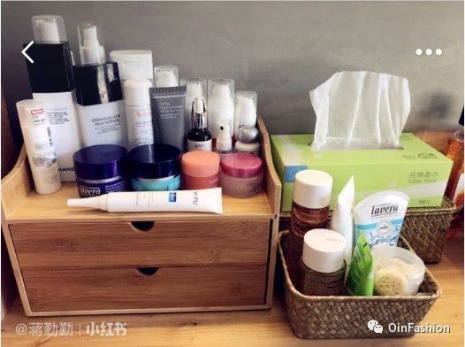 蒋勤勤的化妆桌真让人吃惊，这么白这么美居然只用10块钱的美白精