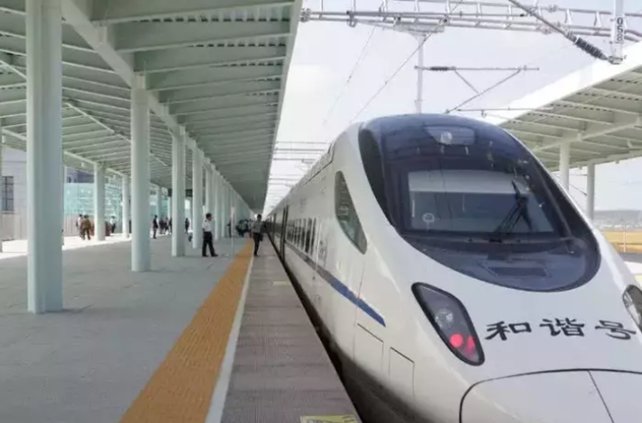中国高铁有多耗电，每小时电费相当惊人，终于明白为啥一直在亏损