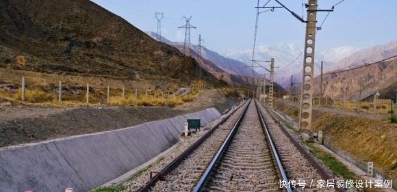 哈拉湖地区中国6大无人区之一，野狼的密度非常的高，人很少！