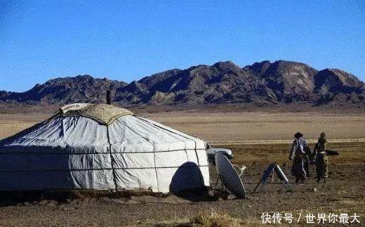 男游客在蒙古包留宿时,为什么主人在地上放红线?看完涨知识