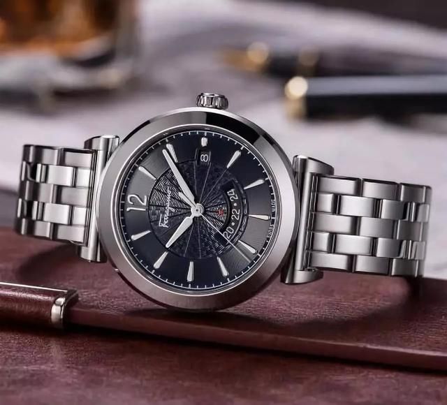 自从戴了这款表，女友总是拉着我的手不放