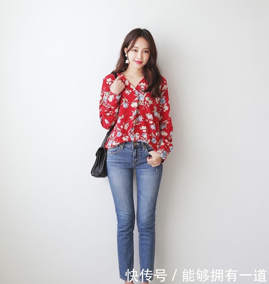 「选择上」小个子女生穿搭攻略,短款上衣配高腰裤,显高又显瘦