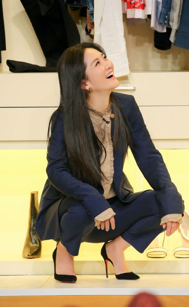 谢娜生娃之后，淑女感十足，网友：仙不过3秒！