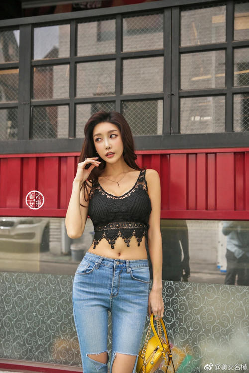 路人街拍，一副合适的墨镜能让小姐姐的气质得到升华