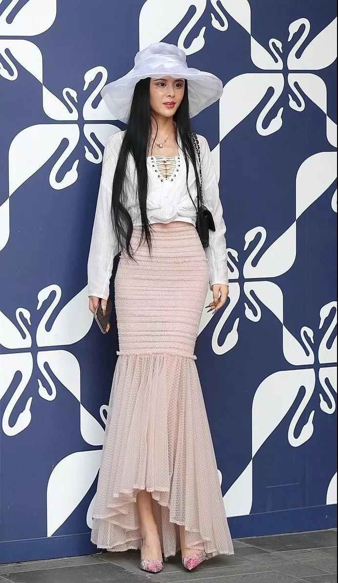 广州街拍 美人鱼的温婉秀丽、婀娜多姿、婆娑妩媚 你会心动吗?