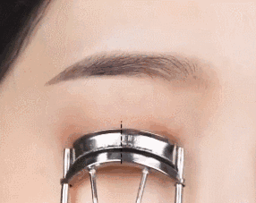 谁说戴眼镜一定丑?杨幂、倪妮的时髦眼镜妆3分钟就学会!