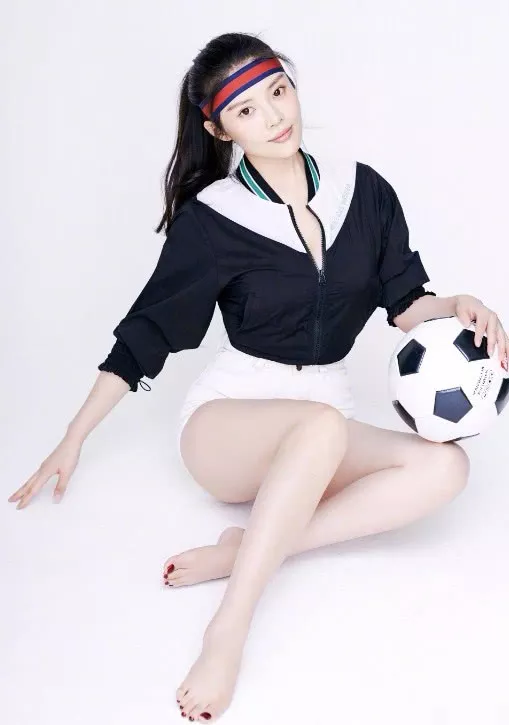 大嫂徐冬冬真厉害，把“干燥剂”戴耳朵上也能美得不可方物！