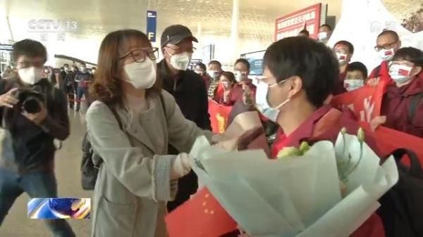  武汉人民@广东支援武汉的钟南山团队成员返程