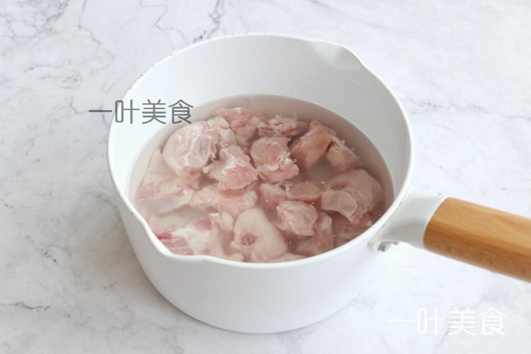 很多人不知道，炖排骨加上它，去腥解腻，好吃翻倍，盘都舔干净！