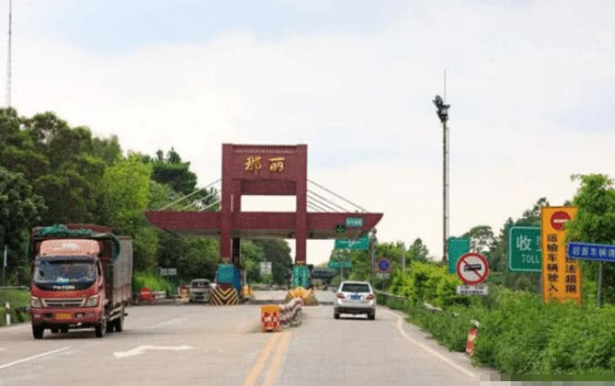 “两证”取消正式执行，公路也将全免费，车主：这太不公平！