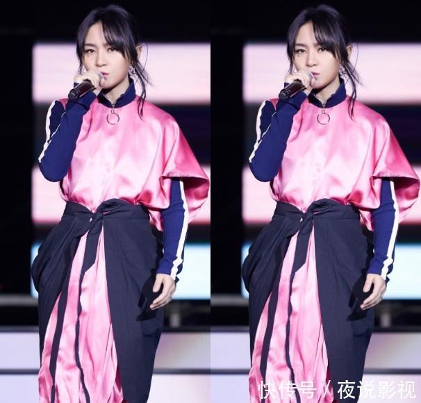 周笔畅高估了自己，自以为披一块布很时尚，不料穿出满满的尴尬