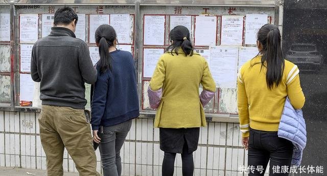  『某地』出门奔波不如在家务工 湖北某地支持农民工家门口就业！