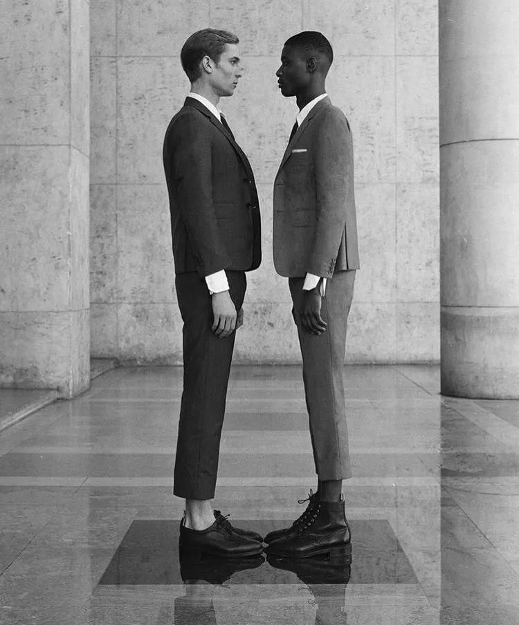 人人都想穿Thom Browne设计的灰西装，可你知道他的其他秘密吗