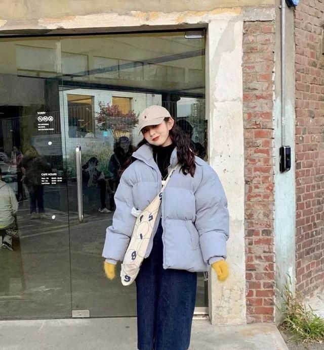  时髦■羊羔毛外套过气了,过年穿这件“大衣”更高级,就连长辈都喜欢!
