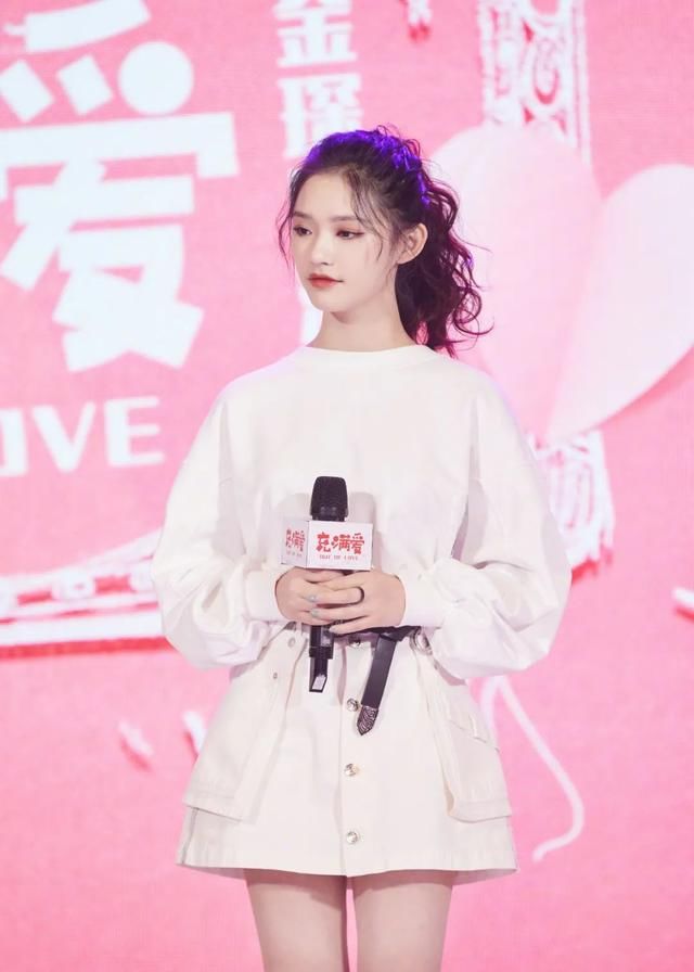  [针织]这3件上衣+2件下装=春季必备的时髦搭配