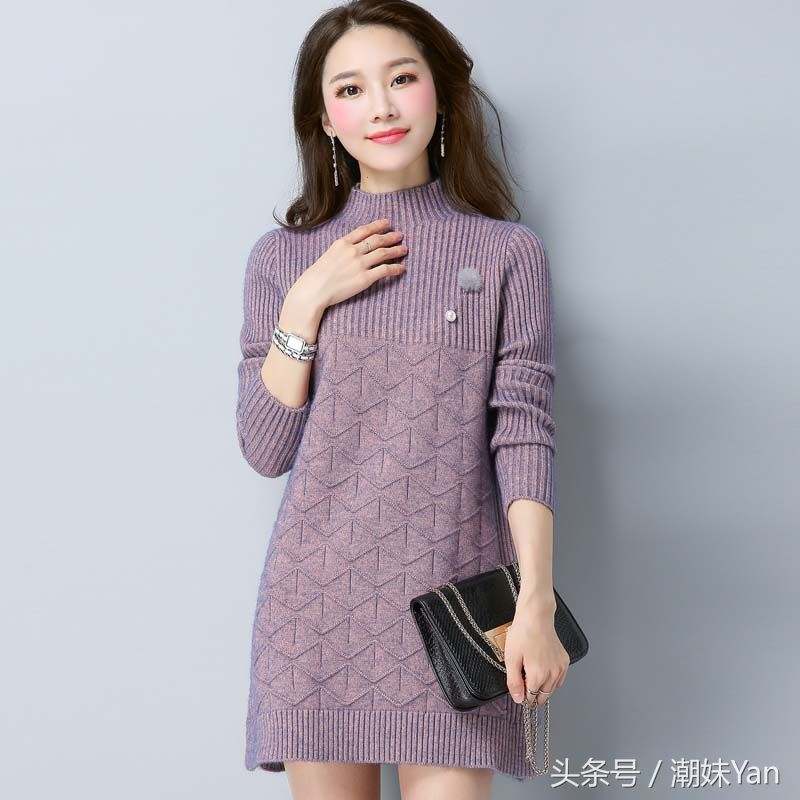 奔四的女人，穿这样的气质小衫配长筒靴，优雅大方又好看