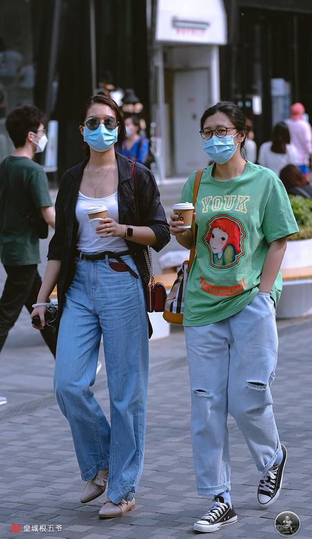 【更多的机会】街拍:我们在穿衣搭配的过程中,一定要尽量发挥自己最大的优势