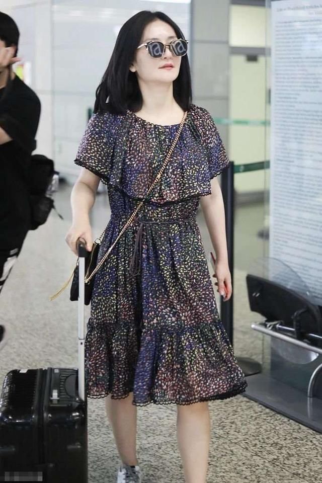 刚美了几天就又“打回原形”?谢娜这条大妈裙真是辣眼睛!