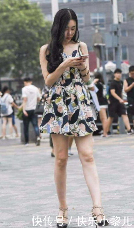 「 姐姐」迷人性感的小姐姐，修身显瘦小脚设计百搭，街拍