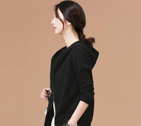 马上就到中秋，别买风衣了！今年流行穿洋气卫衣，显瘦显嫩超养眼