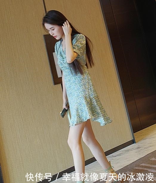  『女人味』让人又爱又恨的绑带凉鞋，怎么搭配才好看？注意两点，尽显女人味
