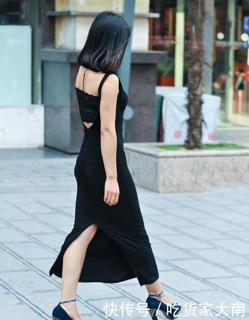  #驾驭#街拍：黑色裙子不仅显瘦百搭，还能轻松驾驭不同场合