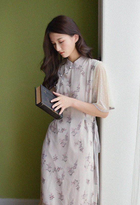  『过时』“牛仔裙”已经过时了，现流行的是“旗袍裙”，这样穿太美了吧！