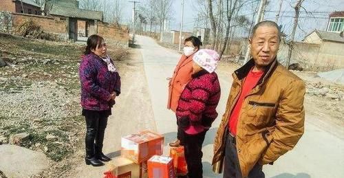  「道理」“姨夫不是亲，牛屎不是粪”，这个农村俗语，折射出了什么道理？