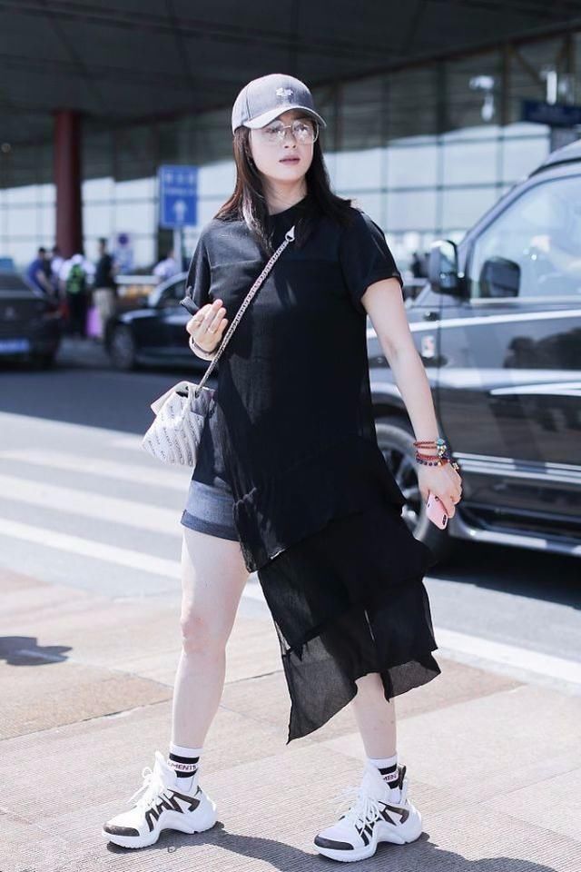 蒋欣腿粗怎么了，从来不遮掩，穿短裤也坚持不修图！