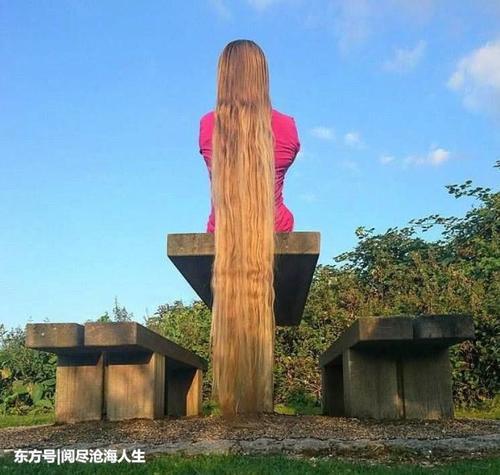 英国小姐姐25年没剪头发，随手编一编，能当裙子穿