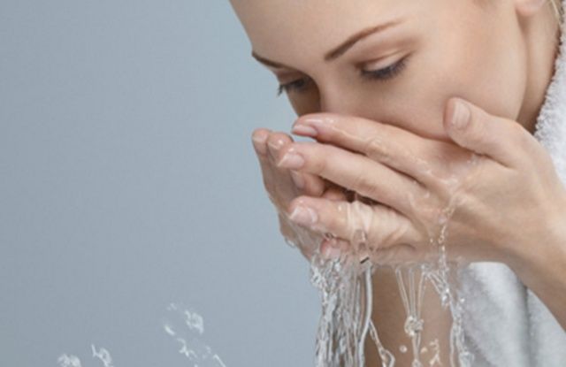 漂亮妹子尝试30天不洗脸，一个月后简直让人惊艳，气色越来越好?