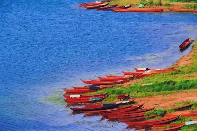 比泸沽湖还要美，这个隐藏在云南秘境的“玻璃湖”终于被人发现了