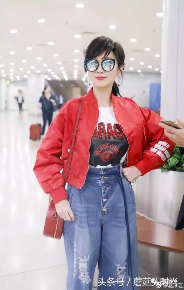 赵雅芝这么打扮真如少女，64岁像我25岁姐姐的样子，保养下了功夫