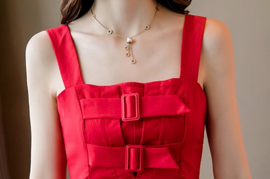 如今的姑娘真胆大,三伏天出门这样穿裙子,洋气性感确实迷人