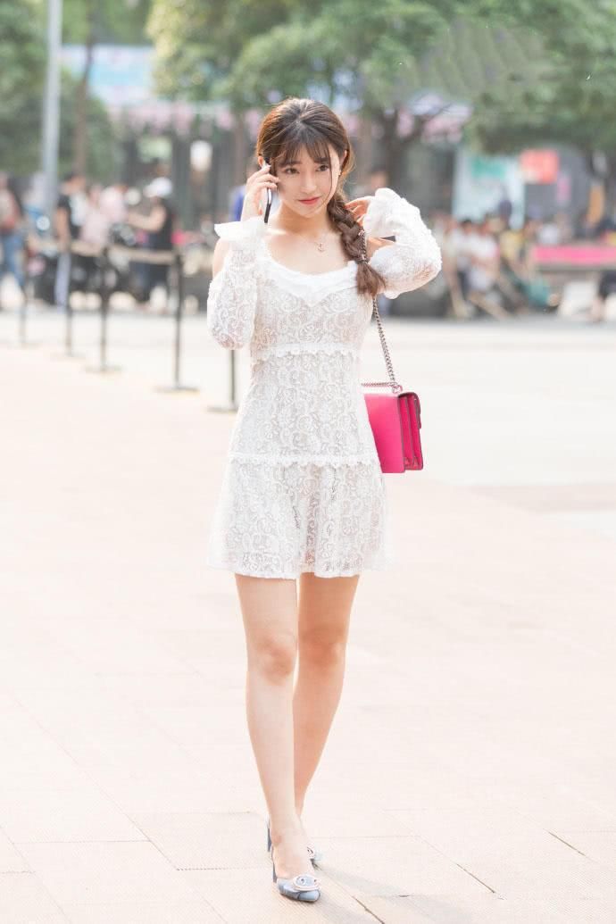 街拍美女:图1身材凸凹，图2时髦，图3迷人空姐，图8萌妹子