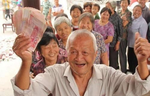  #赡养能力#12月起，农村低保迎“涨价潮”，有人能领1万多！4类