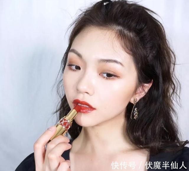 别人|同样的口红,为什么别人涂起来更好看?网友:你输在这两点