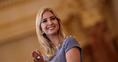 伊万卡身材凹凸有致,集智慧和美貌并存,年轻时更是清纯漂亮!